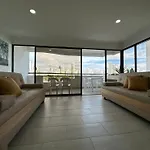 Apartamento Moderno con Piscina en el Laguito