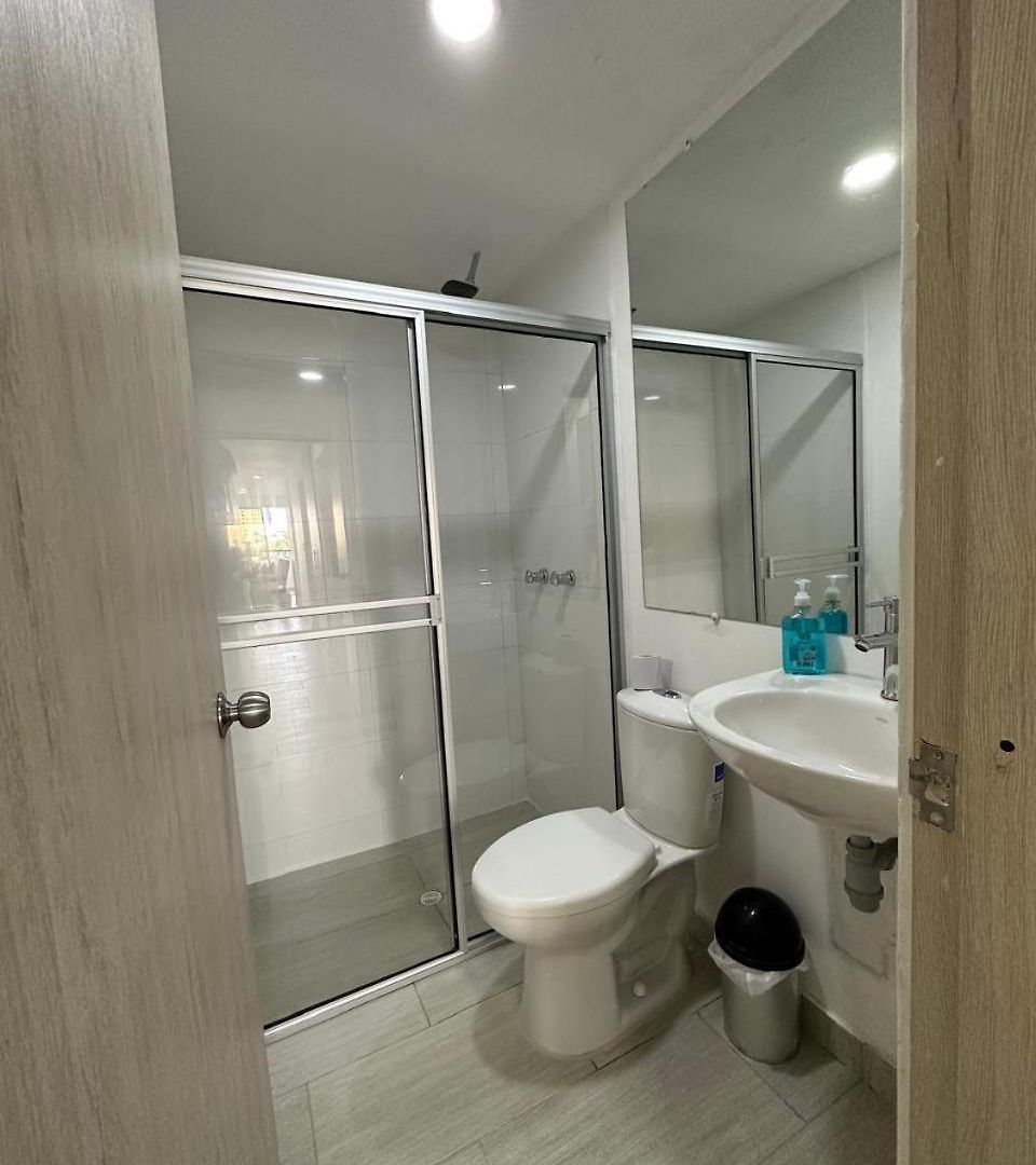 Apartamento Moderno Con Piscina En El Laguito Cartagena