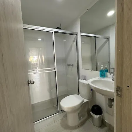 Apartamento Moderno Con Piscina En El Laguito Cartagena