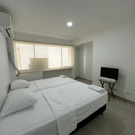 Apartamento Moderno Con Piscina En El Laguito