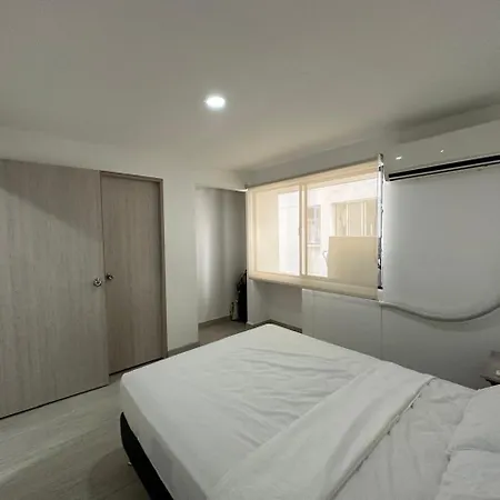 Apartamento Moderno Con Piscina En El Laguito