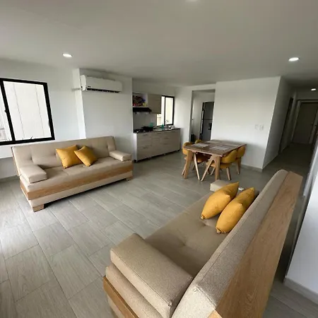 Apartamento Moderno Con Piscina En El Laguito